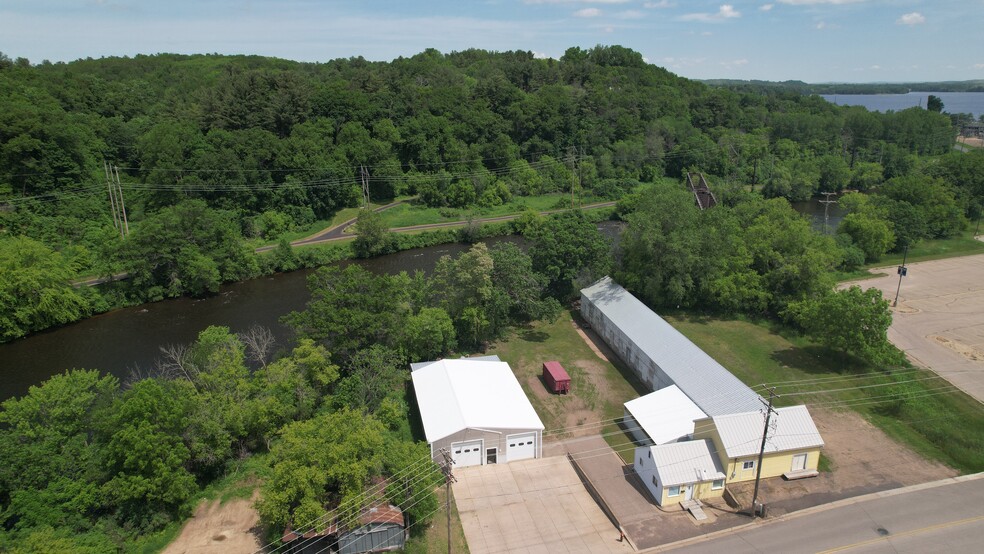 Menomonie Portfolio portfolio of 2 properties for sale on LoopNet.ca - Building Photo - Image 3 of 38