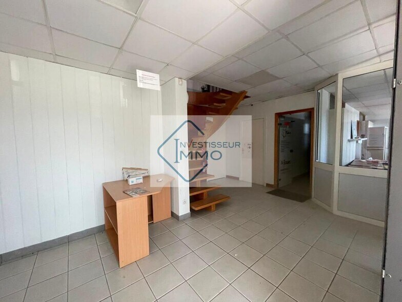 Industrial in Meaux for lease - Building Photo - Image 3 of 6