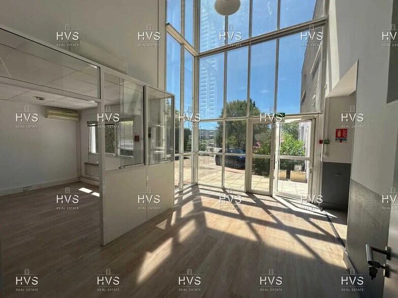 Bureau dans Aix-en-Provence à louer - Photo du bâtiment - Image 2 de 11