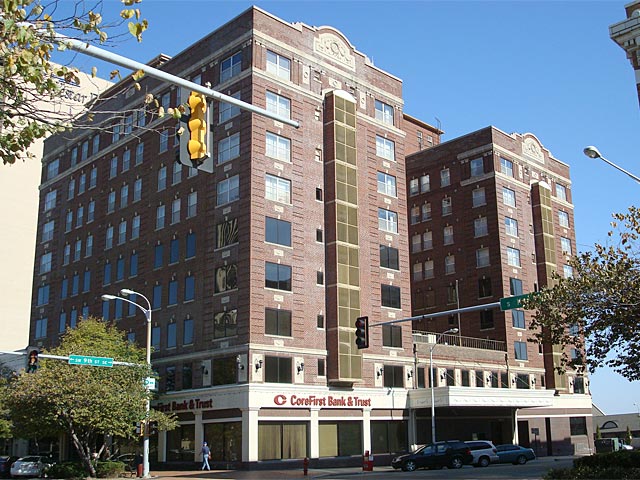 100 SE 9th St, Topeka, KS à louer - Photo du bâtiment - Image 2 de 6