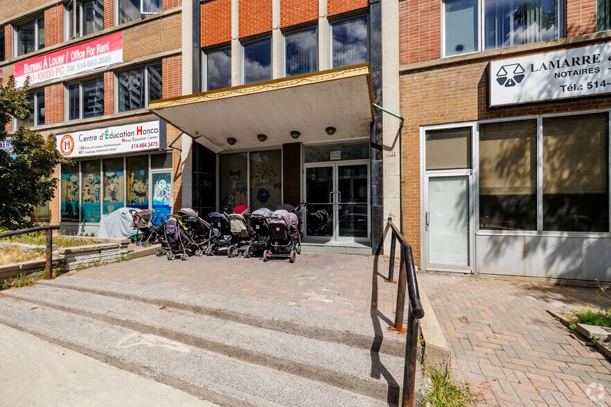 3333-3363 Boul Cavendish, Montréal, QC à vendre - Photo du bâtiment - Image 3 de 3