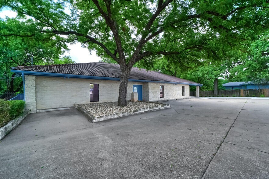 4507 N Interstate 35, Austin, TX à louer - Photo du bâtiment - Image 3 de 18