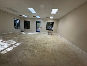 5 Hunter Rd, Hilton Head, SC for lease Interior Photo- Image 2 of 7