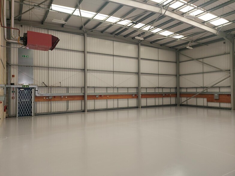 Units 17-18, Decimus Park, Tunbridge Wells à louer - Photo intérieure - Image 3 de 7