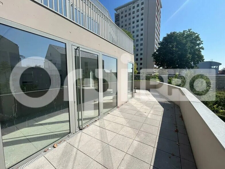 Office in Avon for sale - Building Photo - Image 2 of 6