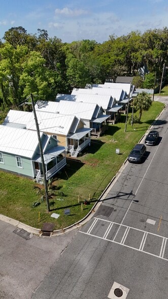 The Lovers Oak Cottages portfolio of 6 properties for sale on LoopNet.ca - Aerial - Image 3 of 35