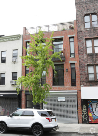 More details for 276 Grand St, Brooklyn, NY - Retail for Lease