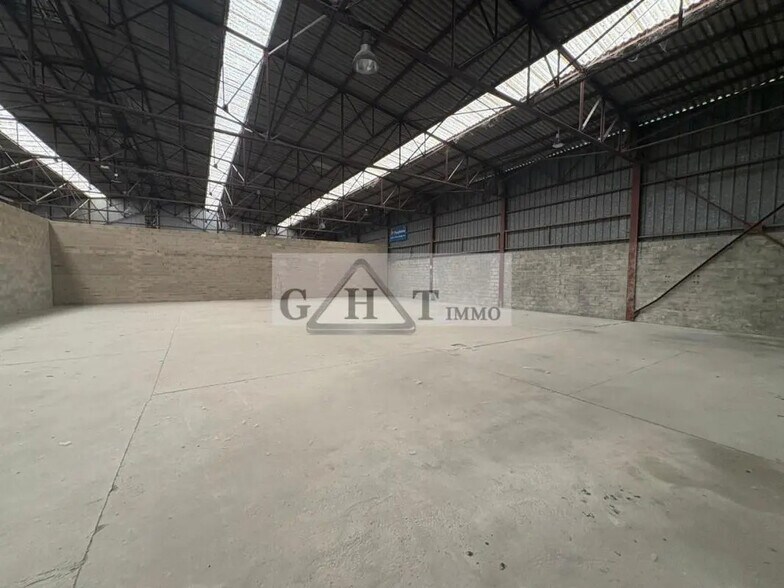 Industriel dans Le Châtelet-en-Brie à vendre - Photo du bâtiment - Image 3 de 4