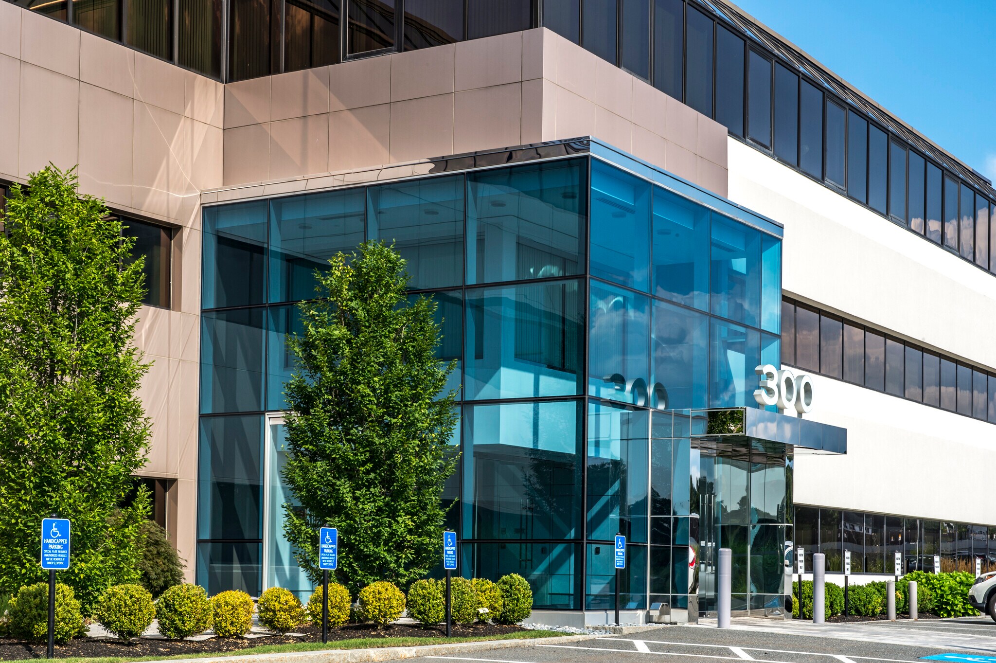 300 First Ave, Needham, MA à louer Photo du bâtiment- Image 1 de 22