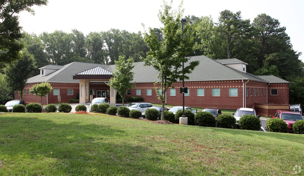 500 Holly Springs Rd, Holly Springs, NC for lease - Primary Photo - Image 1 of 17