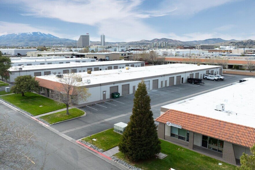 360 Freeport Blvd, Sparks, NV à louer - Photo du bâtiment - Image 2 de 25
