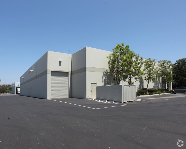 331 Science Dr, Moorpark, CA à louer - Photo du bâtiment - Image 3 de 6