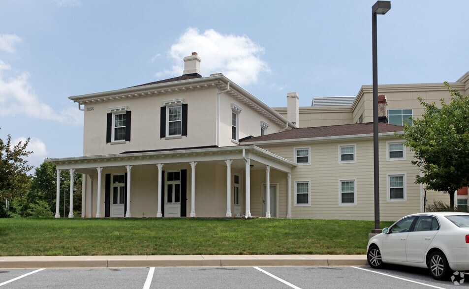 9254 Bendix Rd, Columbia, MD à louer - Photo du bâtiment - Image 2 de 5