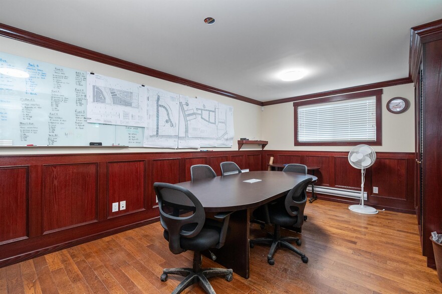 2265B W Railway St, Abbotsford, BC for lease - Interior Photo - Image 3 of 38