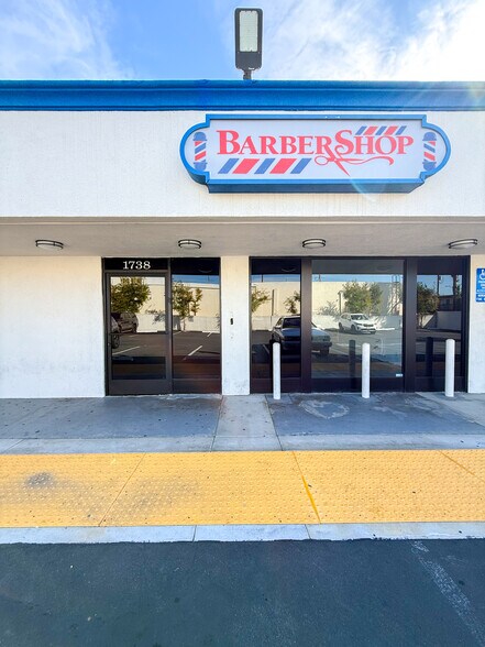 1736-1746 E Meats Ave, Orange, CA à louer - Photo du bâtiment - Image 2 de 13