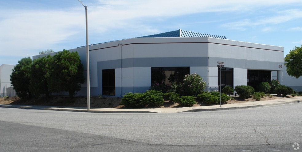 647 W Avenue L 14, Lancaster, CA à louer - Photo du bâtiment - Image 2 de 30