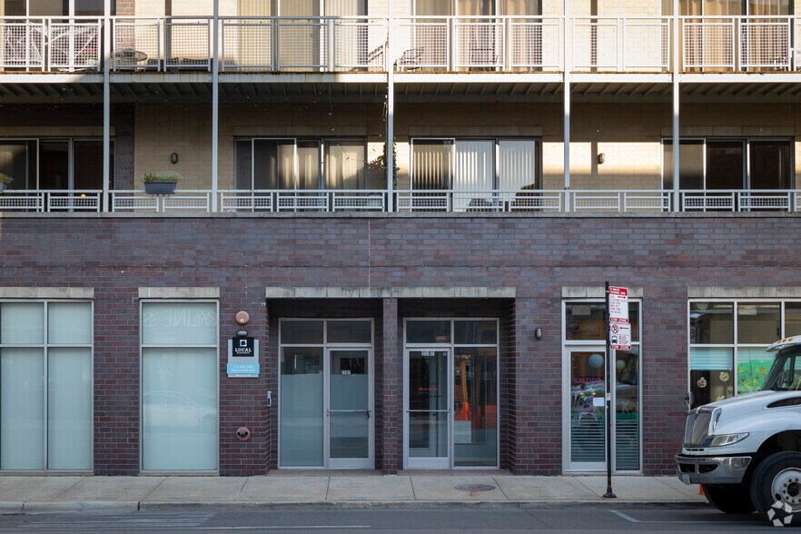 2157-2159 N Damen Ave, Chicago, IL à louer - Photo du bâtiment - Image 2 de 5