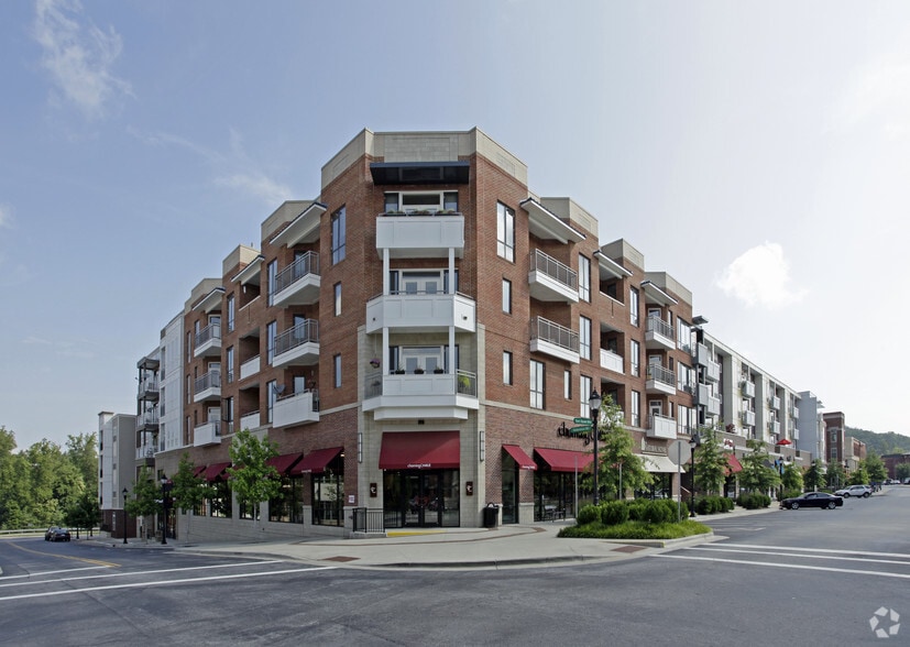 Two Town Square Blvd, Asheville, NC for lease - Building Photo - Image 2 of 4