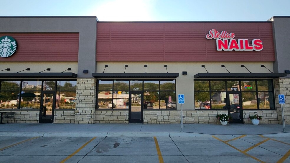 3070-3094 Floyd Blvd, Sioux City, IA for lease - Building Photo - Image 3 of 7
