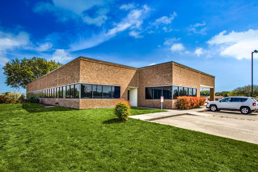 6600 Paige Rd, The Colony, TX à louer - Photo du bâtiment - Image 2 de 24