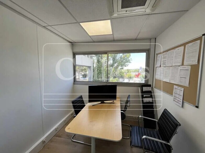 Office in Aix-en-Provence for lease - Building Photo - Image 3 of 7