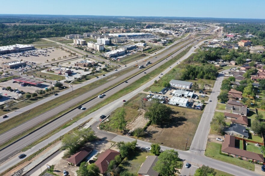 2120 Normal Park Dr, Huntsville, TX à vendre - Photo du bâtiment - Image 2 de 6