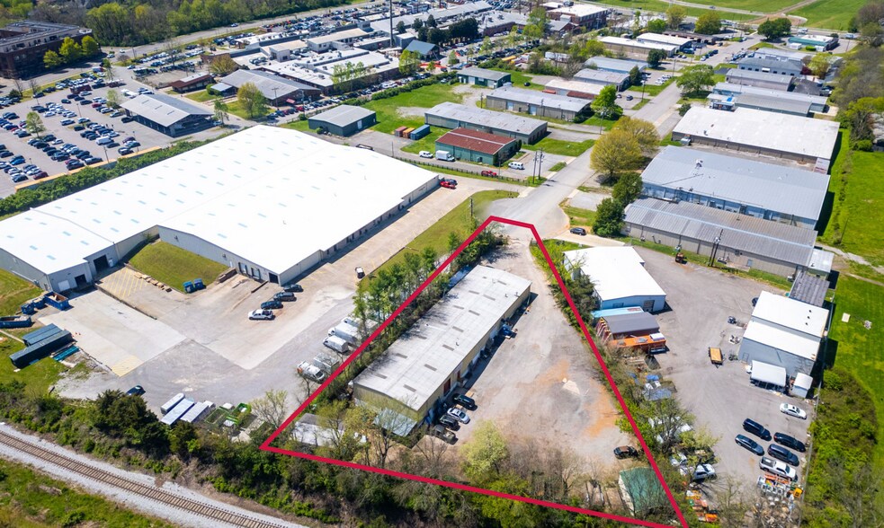 1127 Harpeth Industrial Ct, Franklin, TN à vendre - Photo du bâtiment - Image 1 de 11