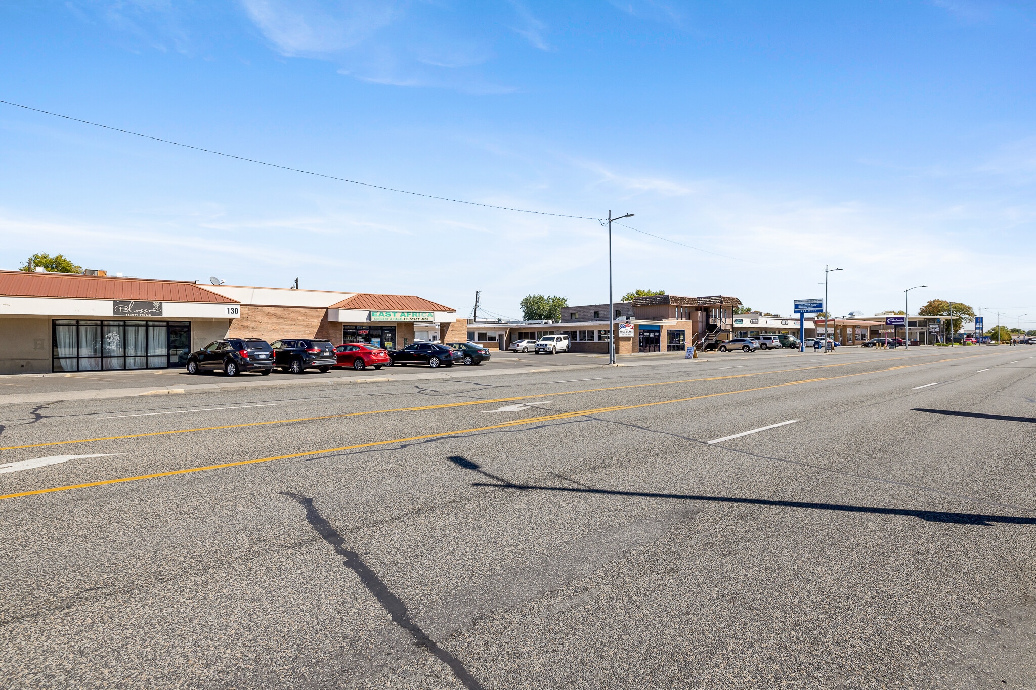 118-122 Vista Way, Kennewick, WA for sale Primary Photo- Image 1 of 2