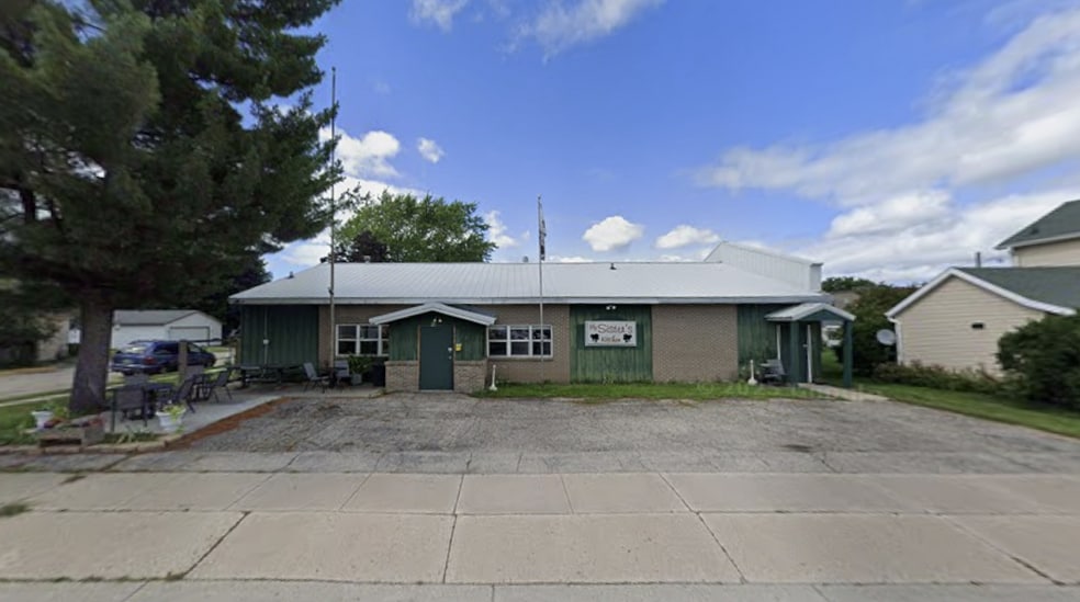 8 American Legion Dr, Mazomanie, WI for sale - Building Photo - Image 2 of 6
