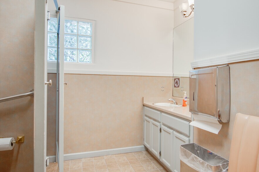 615 5th St W, Sonoma, CA à louer - Photo du bâtiment - Image 2 de 7