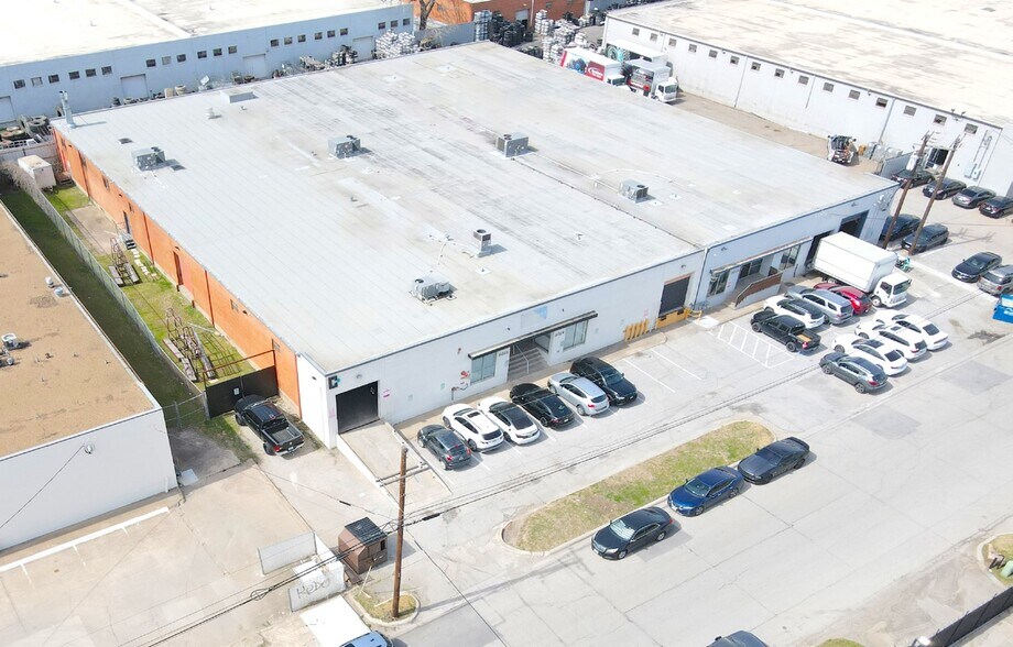 5025-5035 Sharp St, Dallas, TX à louer - Photo du bâtiment - Image 2 de 10