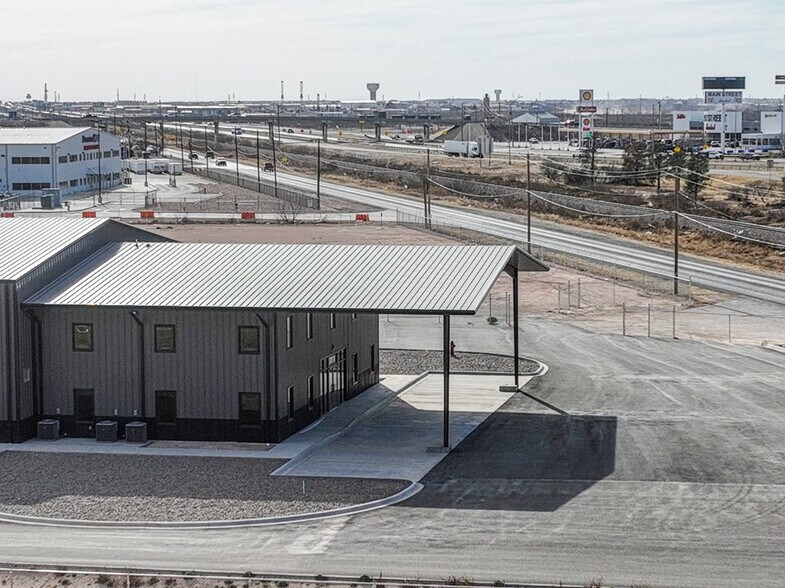 5261 W Murphy St, Odessa, TX à vendre - Photo du bâtiment - Image 2 de 79