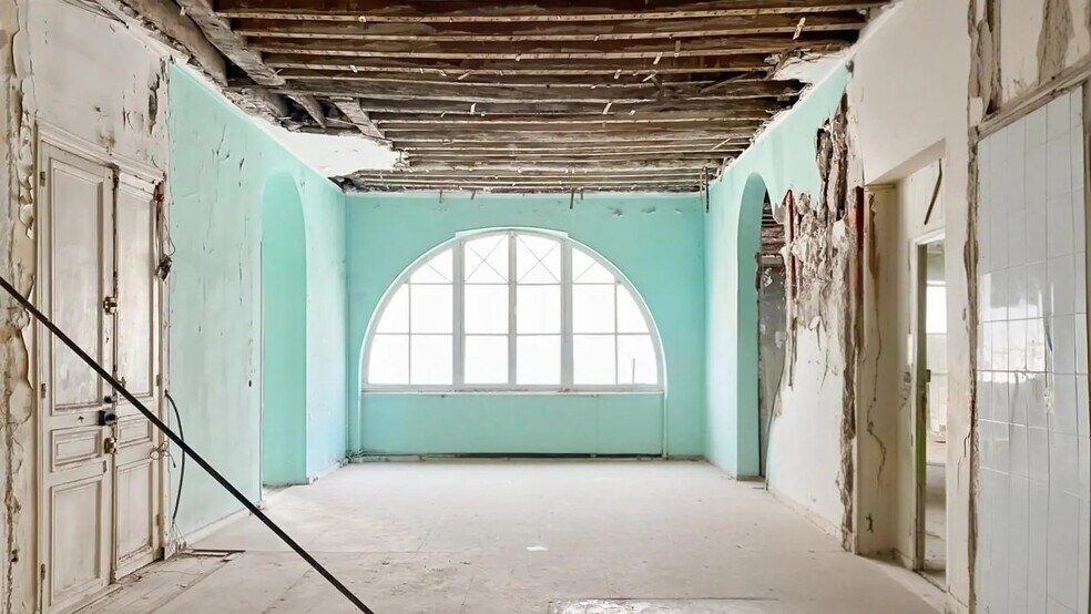 Office in Paris for sale - Building Photo - Image 1 of 5