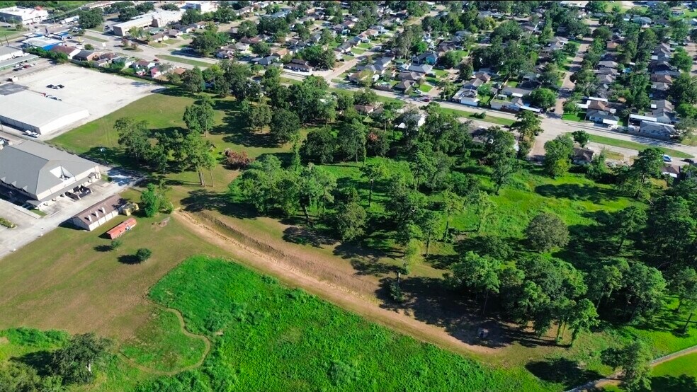 825 Sheldon Rd, Channelview, TX à louer - Photo du bâtiment - Image 3 de 12