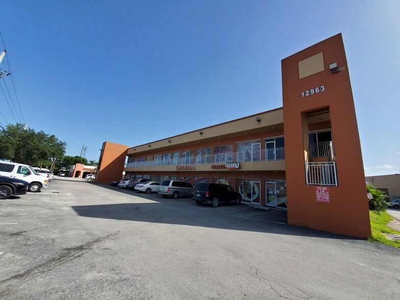 12963 W Okeechobee Rd, Hialeah Gardens, FL à louer - Photo du bâtiment - Image 3 de 4