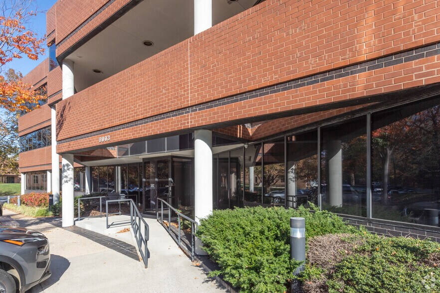 8003 Forbes Pl, Springfield, VA à louer - Photo du bâtiment - Image 3 de 3