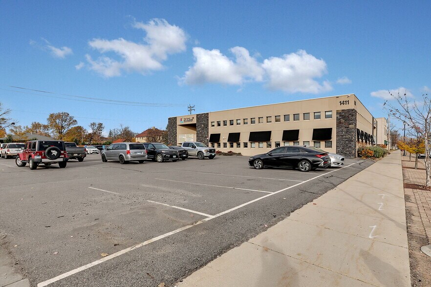 1411 W St. Germain St W, Saint Cloud, MN à louer - Photo du bâtiment - Image 2 de 2