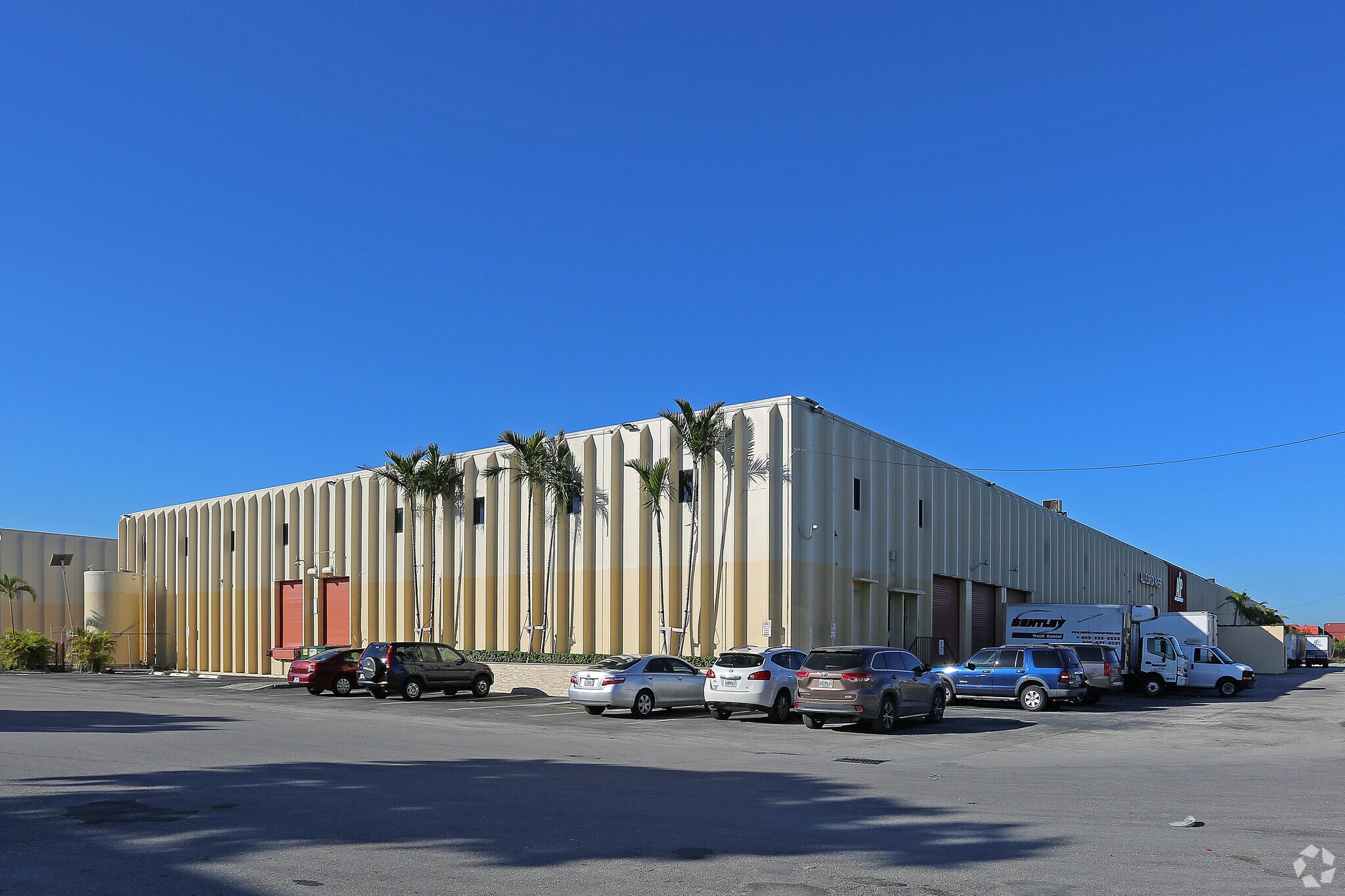 9202-9210 NW 106th St, Medley, FL à louer Photo principale- Image 1 de 10