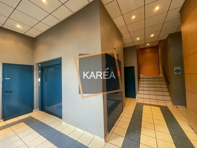 Flex in Lognes for lease - Lobby - Image 3 of 5