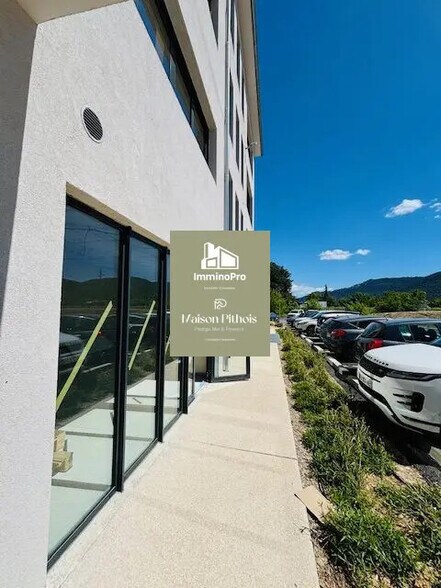 Retail in Aubagne for lease - Building Photo - Image 1 of 2