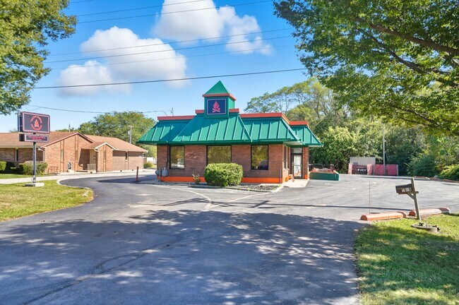 Plus de détails pour 1535 Xenia Ave, Yellow Springs, OH - Commerce de détail à vendre