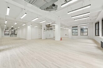 7 W 45th St, New York, NY for lease Building Photo- Image 2 of 4