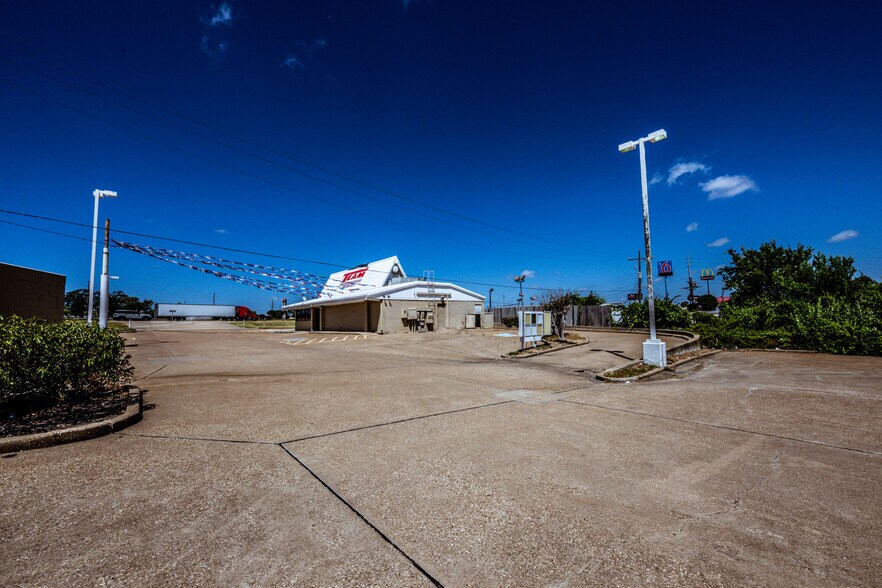 130 Interstate 45 N, Huntsville, TX à vendre - Photo du bâtiment - Image 3 de 14