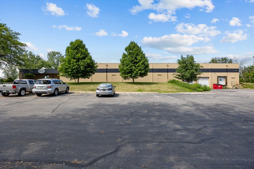 2860 Industrial Park Rd, Iowa City, IA à vendre - Photo du bâtiment - Image 2 de 33