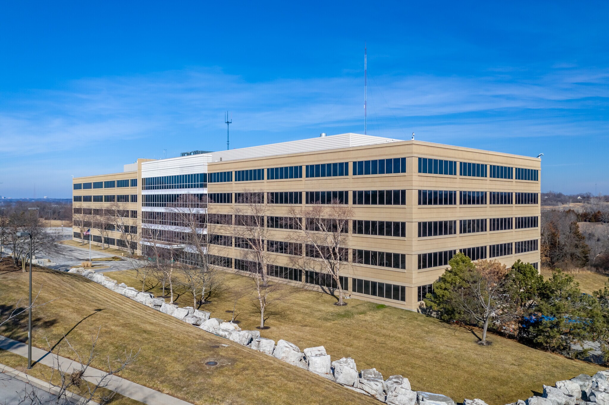 6501 Beacon Dr, Kansas City, MO for lease Building Photo- Image 1 of 5
