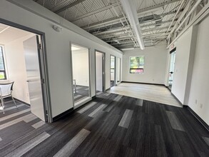 99 S Bedford St, Burlington, MA for lease Interior Photo- Image 2 of 5