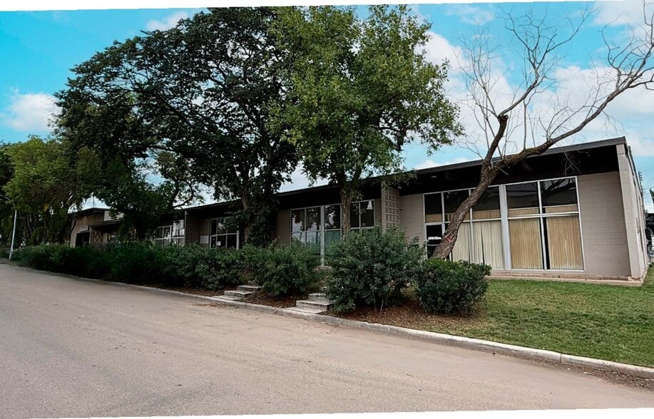 10352-10374 58 Av NW, Edmonton, AB for lease - Building Photo - Image 1 of 5