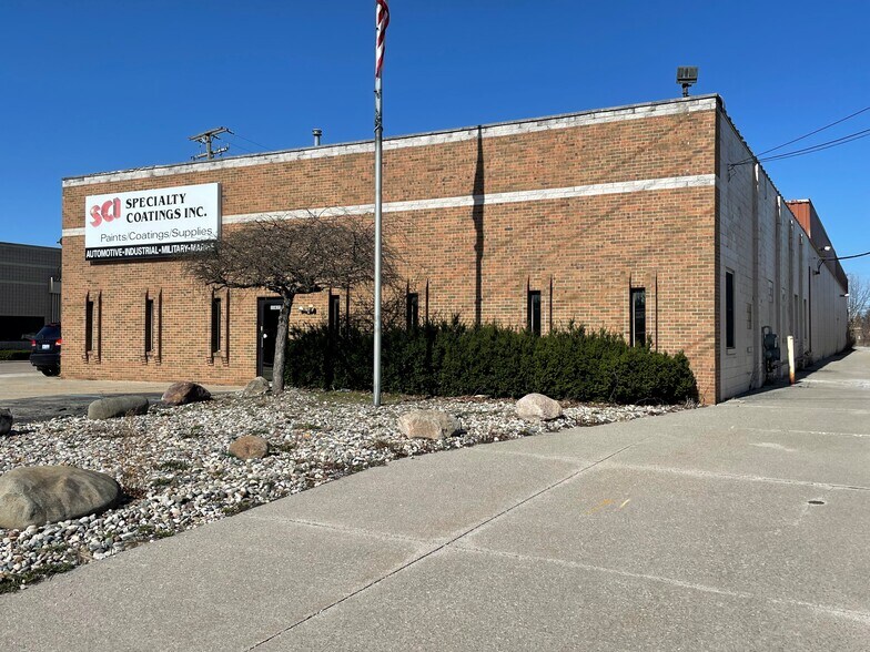 33835 Kelly Rd, Fraser, MI à louer - Photo du bâtiment - Image 2 de 4