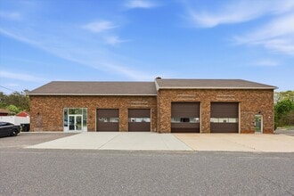 525 Oakland Ave, Berlin, NJ for sale Interior Photo- Image 1 of 23
