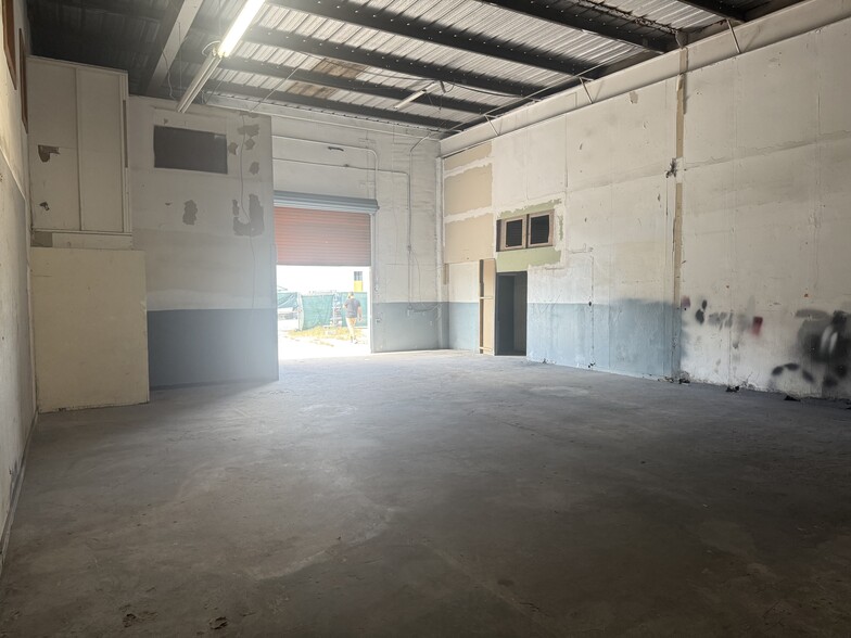 9207 N Hyaleah Rd, Tampa, FL for lease - Building Photo - Image 3 of 6